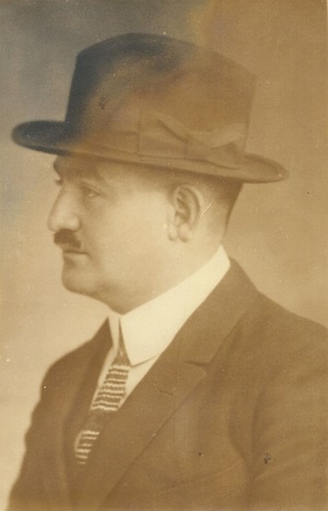 KahnEFoto300